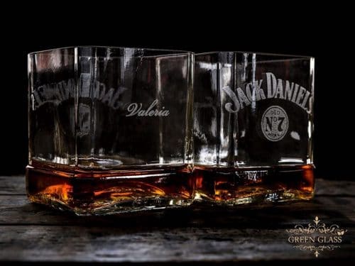 Custom glass cups made from recycled Jack Daniels bottles – personalized and eco-friendly design