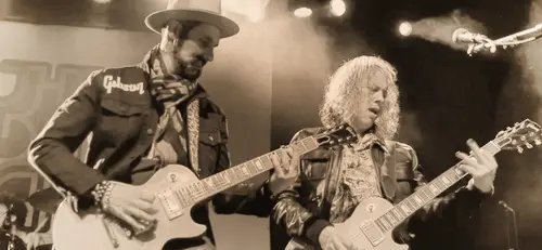 Cesar Gueikian Ceo Gibson Guitars whit Kirk Hammett Metallica Guitar