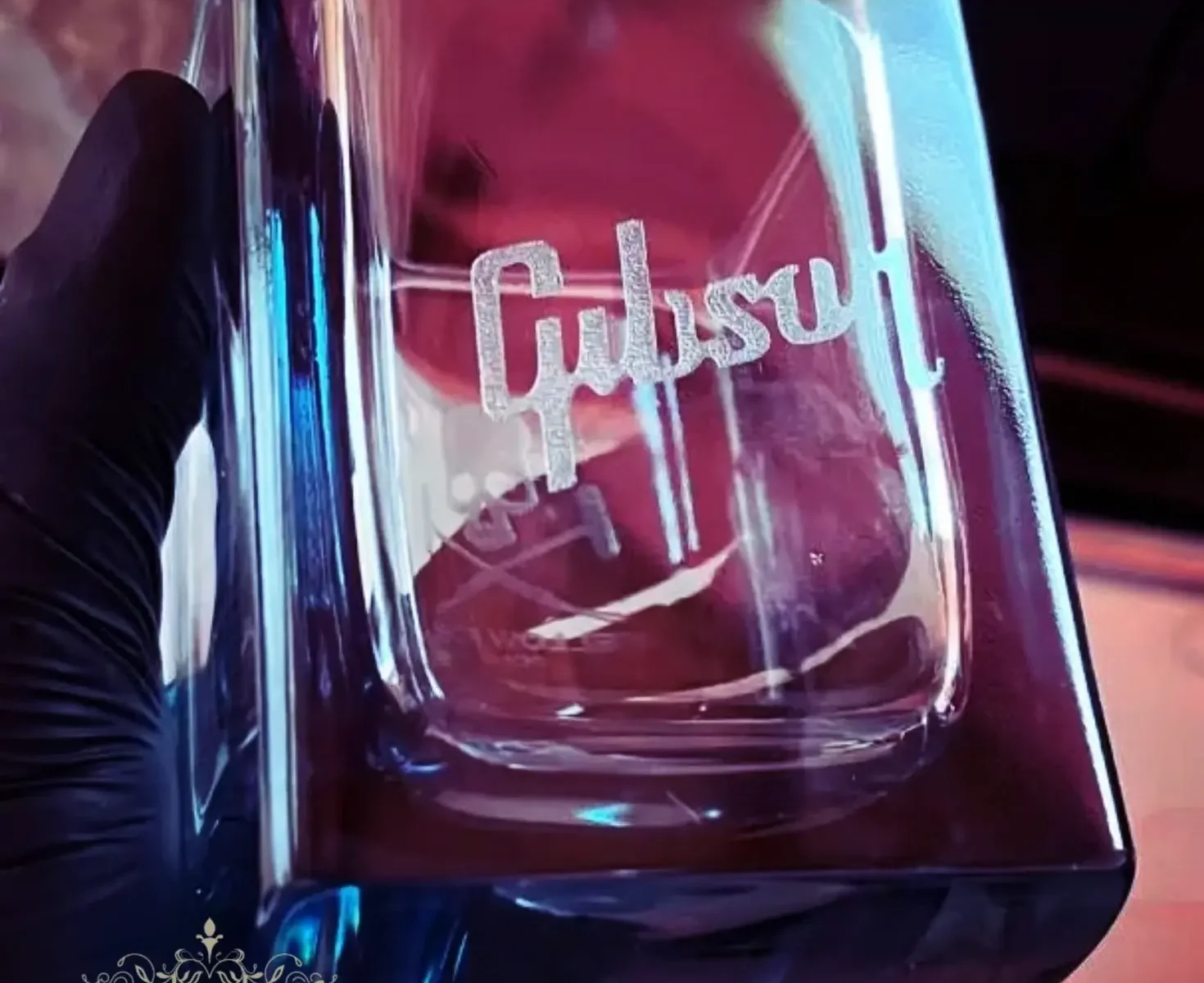 Blue Extreme whisky glass by Lanchi: a handcrafted Green Glass tribute for Gibson Guitars.